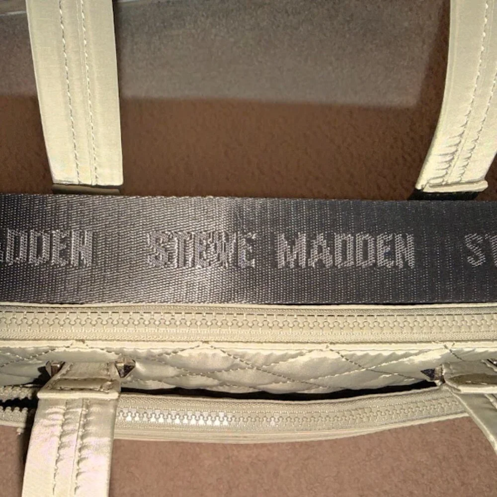 Like New~ Steve Madden Quilted Laptop Bag~ Olive Green~ Lots of Pockets (Bin 8)